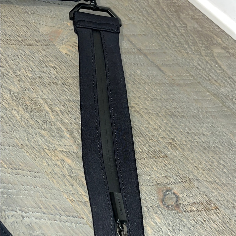 Kenneth Cole New York Vesey Crossbody Black - NWOT - Picture 11 of 13